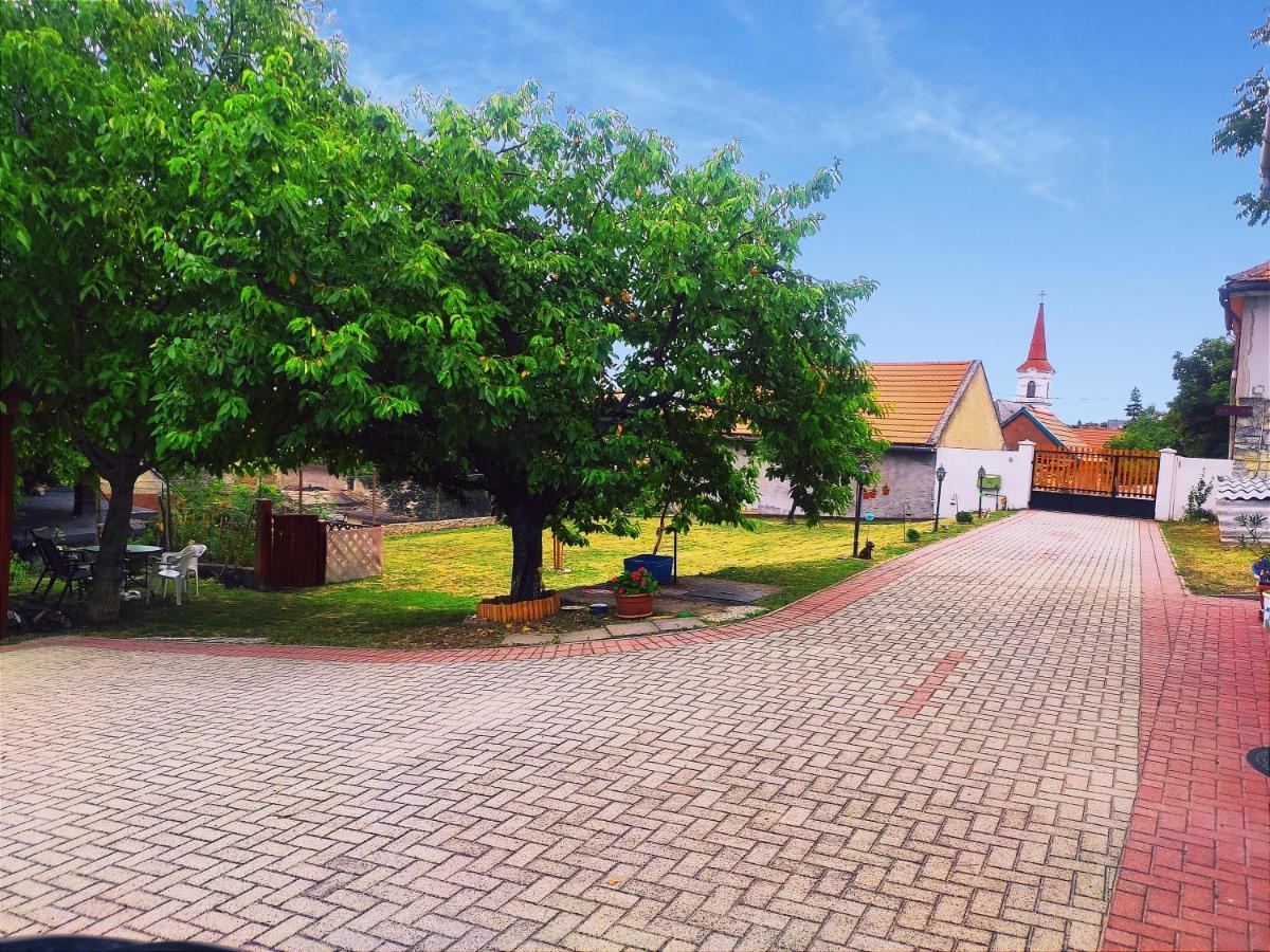 Szandra Vendeghaz Osku Buitenkant foto