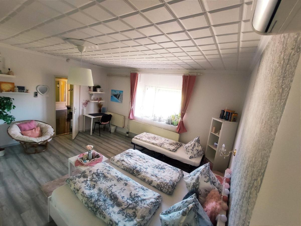 Szandra Vendeghaz Osku Buitenkant foto